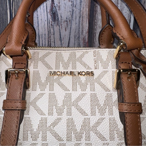 |EUC| MICHAEL KORS Sierra Vanilla Medium Leather Multi-Way Satchel - Picture 7 of 10
